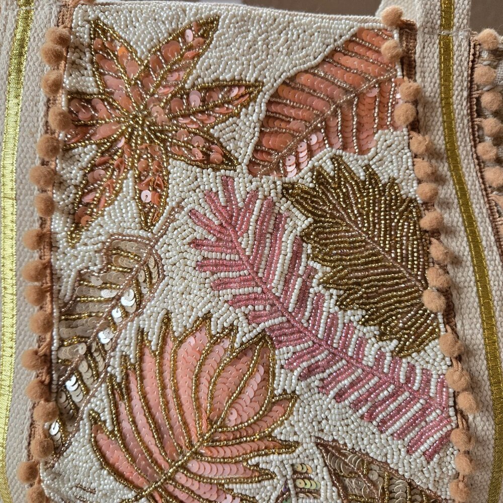 Unused America & Beyond Beaded Tote *BROKEN ZIPPER* - Picture 5 of 14